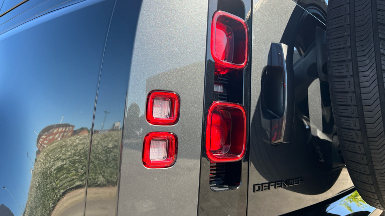 Land Rover Defender 3.0 D350 X-Dynamic SE 110 5dr Auto Diesel Estate